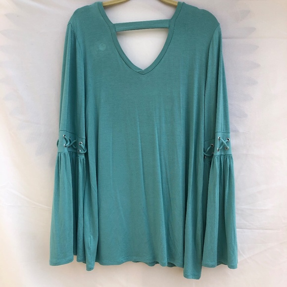 A&I Boho Green Bell Sleeve Top - Picture 5 of 6